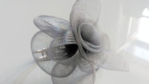 Brazalete flor gris